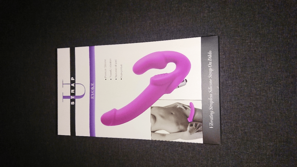 Strap U Evoke Strap-on dobbeltdildo med Vibrator